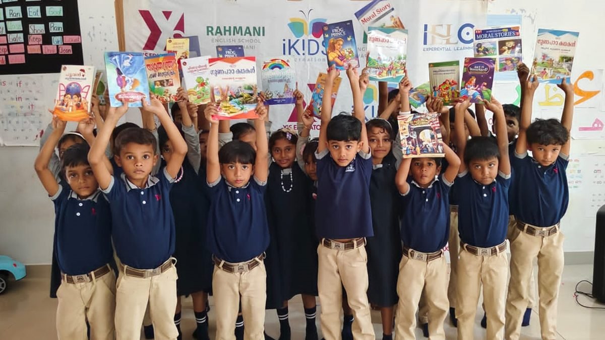 iKids K-2 students holding up their books